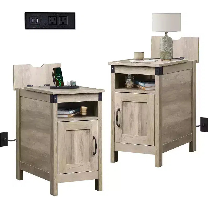 Ensemble de 2 tables d’appoint de style ferme avec station de recharge, tables de chevet étroites, ports USB et prises, en bois avec rangement