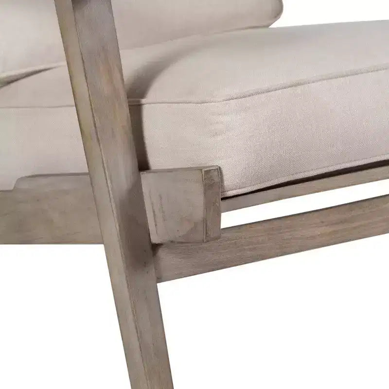 Fauteuil d’appoint artisanal en bois de manguier avec assise rembourrée et pieds inclinés