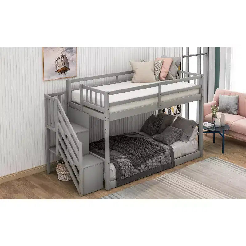 Litera baja de madera maciza para dos camas individuales, con escalera de almacenamiento y barandilla de seguridad, para niños y adolescentes; fácil de armar