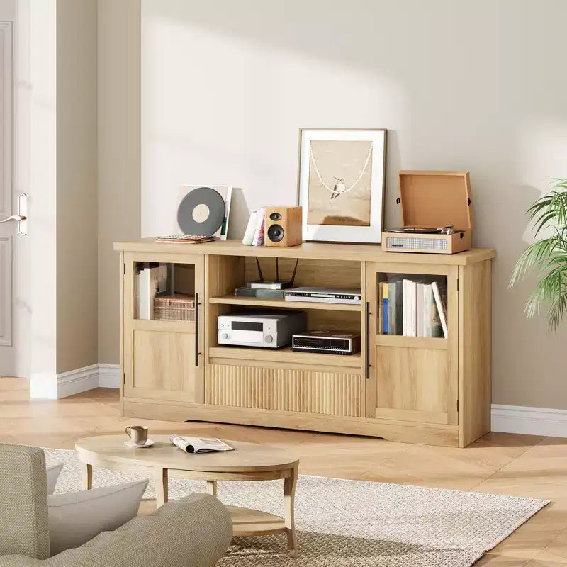 Mueble de TV para televisores de hasta 72', centro de entretenimiento con diseño ondulado, 2 armarios con puertas de vidrio y consola multimedia con 2 puertas abiertas (natural)