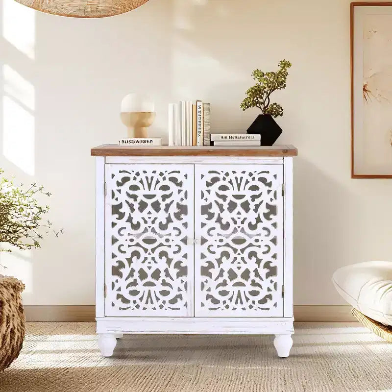 Antikes Sideboard mit geschnitzten Aussparungen und Stauraum, mit Beinen aus Massivholz, für Wohnzimmer, Eingangsbereich und Foyer