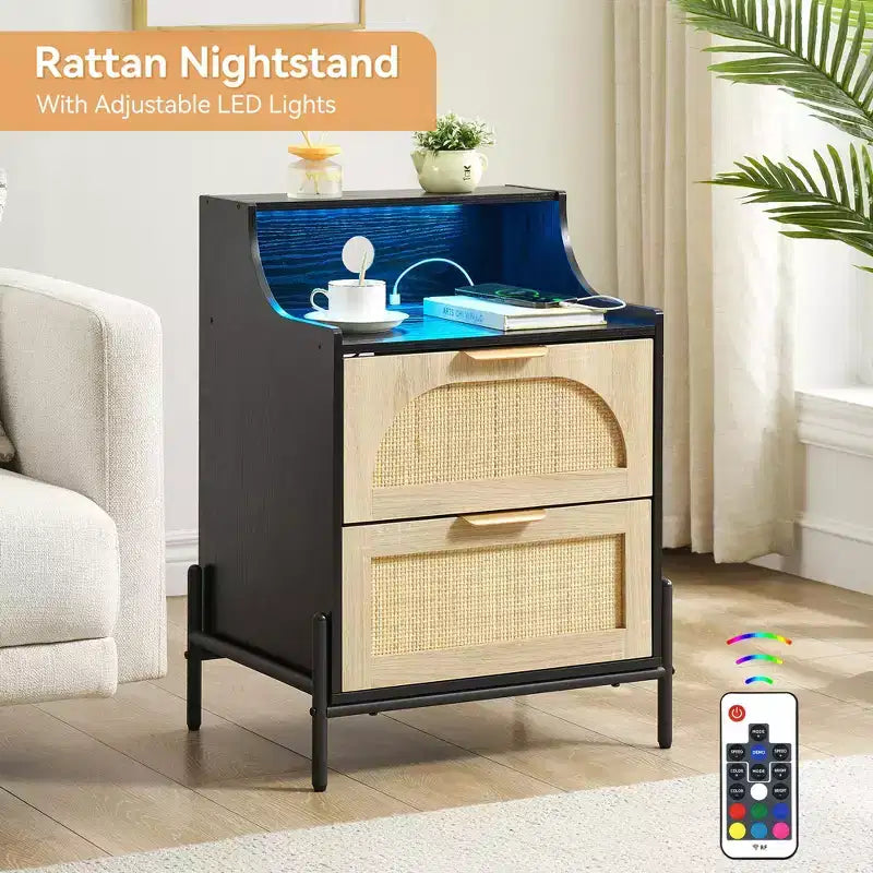 Lot de 2 tables de chevet en bois et rotin, station de recharge et éclairage LED, ports USB/prises, 3 tiroirs en rotin, noires, pour chambre à coucher