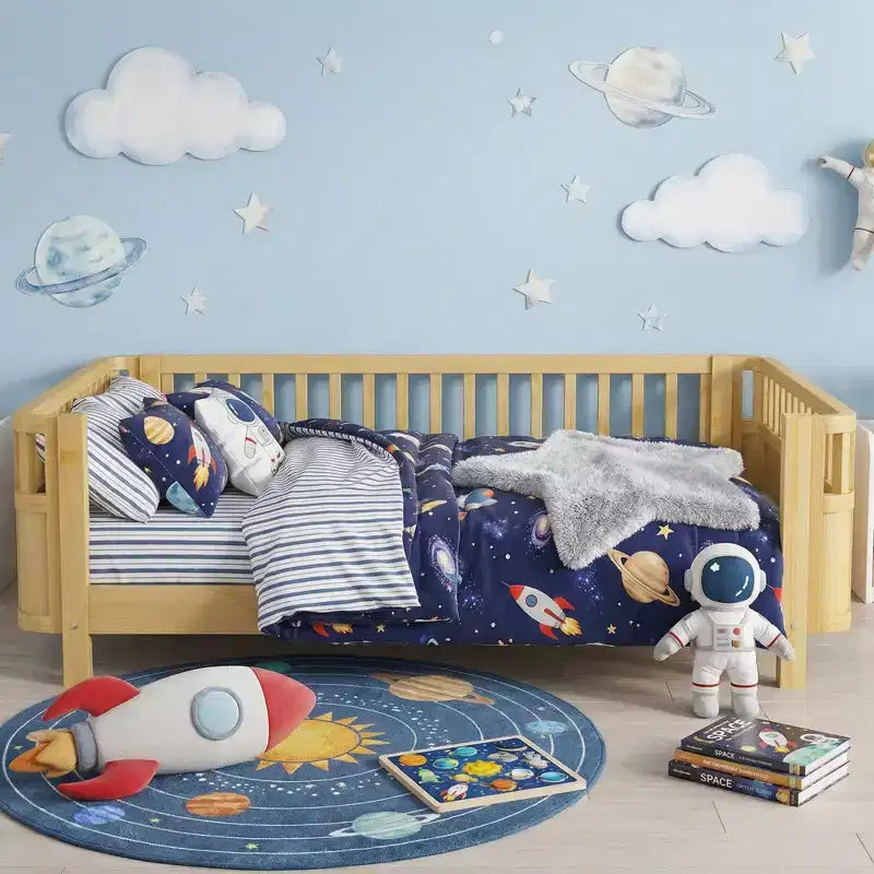 Niedriges Plattformbett aus Holz für Kinder, mit Sicherheitsgittern, natürliches Holz für Jungen und Mädchen